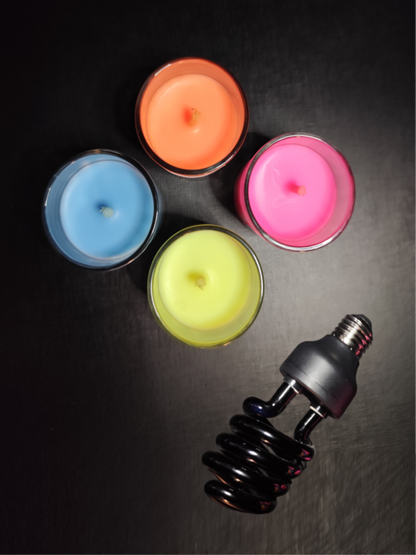 Vela Wax Play - Kit Baunilhinha Neon | 4 un + Luz Negra 220v - Baixa Temperatura - Masmorra Velas