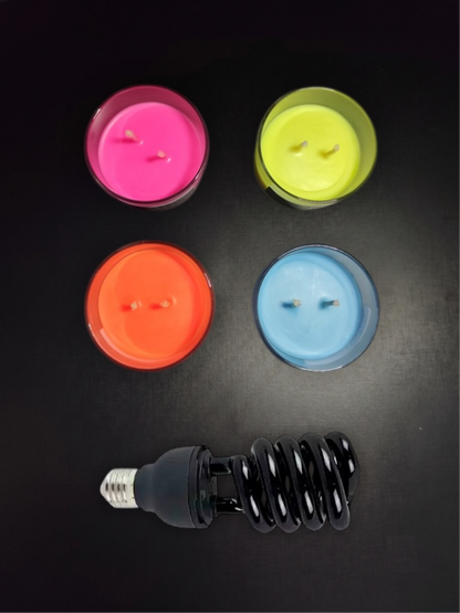 Vela Wax Play - Kit Baunilhinha Neon | 4 un + Luz Negra 220v/110v - Baixa Temperatura - Masmorra Velas
