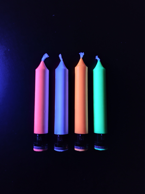 Vela Wax Play - Kit 4un Fluorescente + Luz negra - Baixa Temperatura - Masmorra Velas